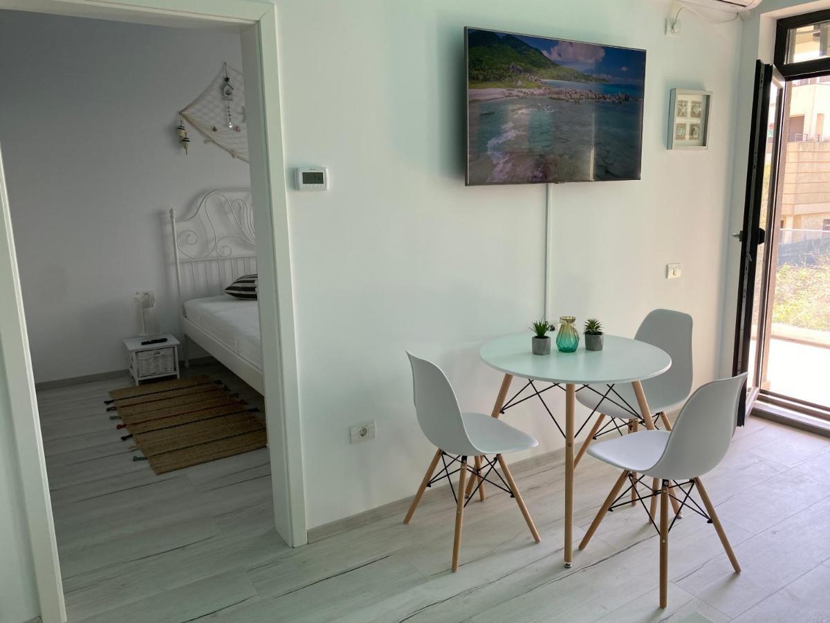 Ela'S Apartment นาโวดาริ ภายนอก รูปภาพ